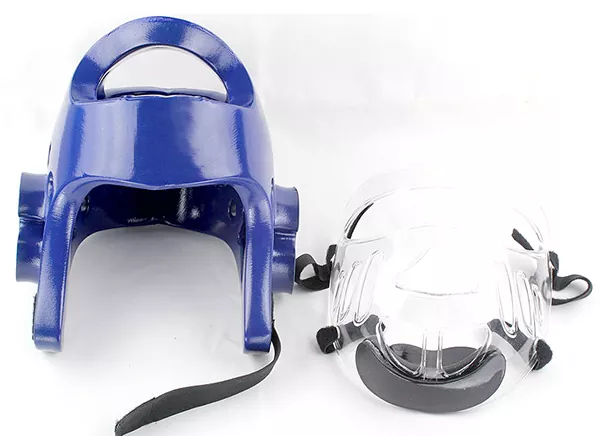 Visiera aperta o visiera? Come dovresti scegliere esattamente un caschetto da Taekwondo?